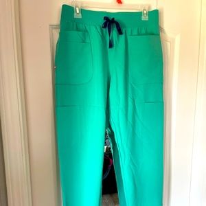 BNWT figs Nepal jogger surgical green